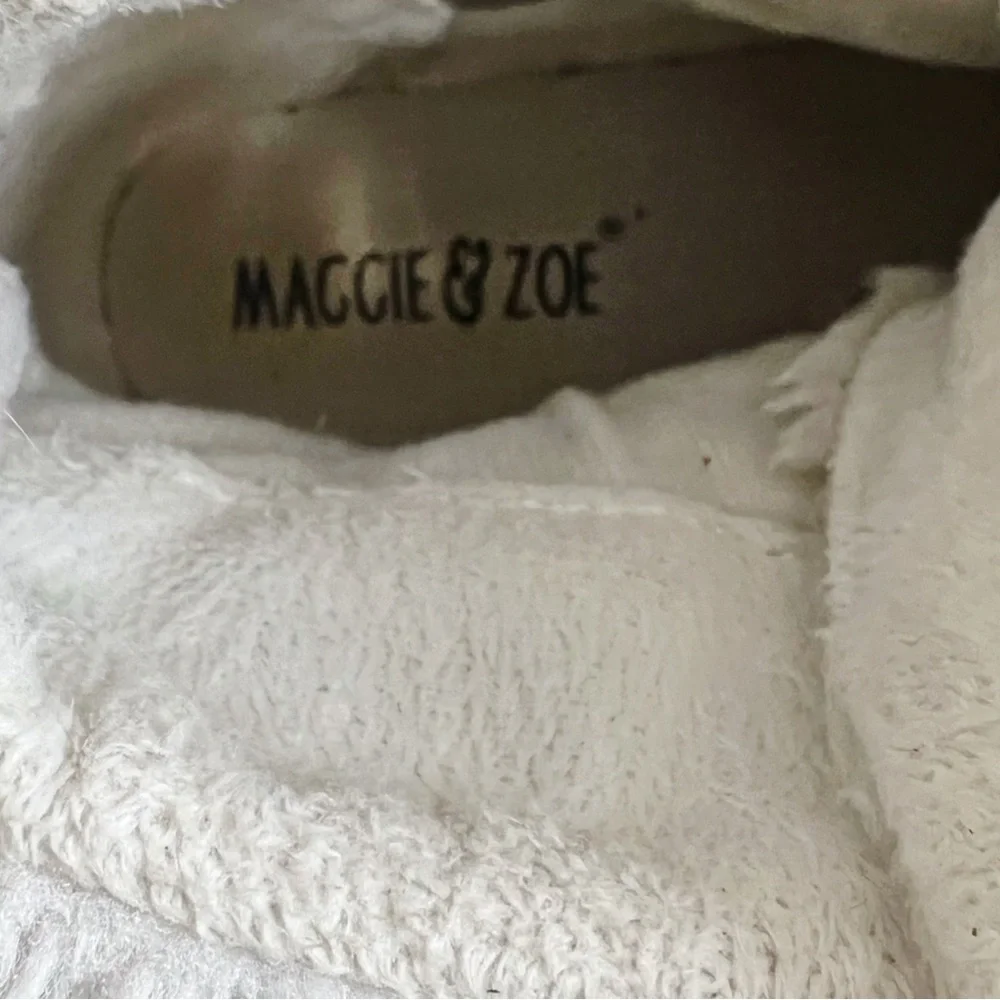 Maggie & Zoe Silver and Cream Kids Sneaker Boots Size 9